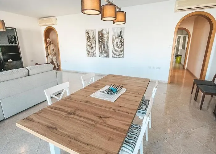 The Signature - S13 * Saint Julian's